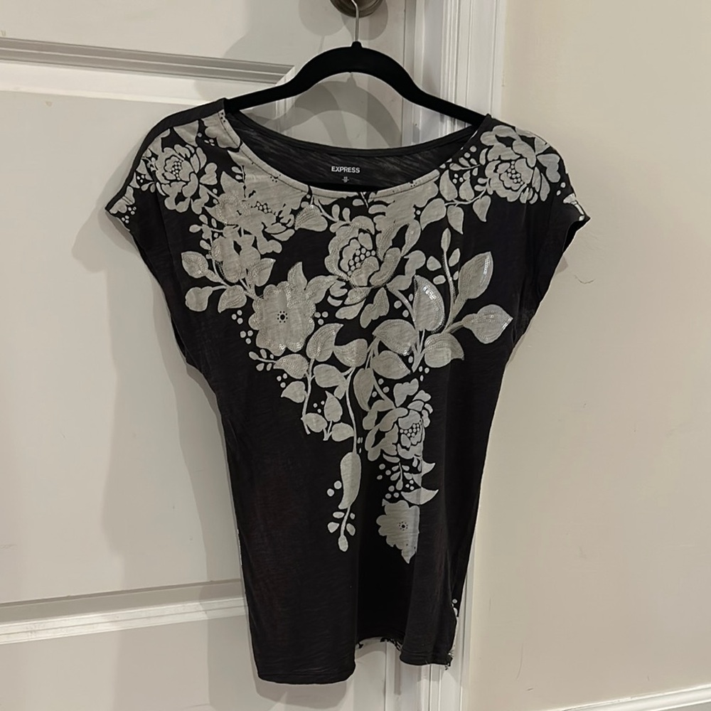 Express Gray and White Graphic Short Sleeve Tee
